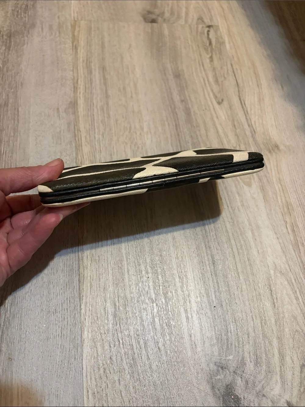 Giraffe-Pattern Leather Card Wallet - Black & Cream